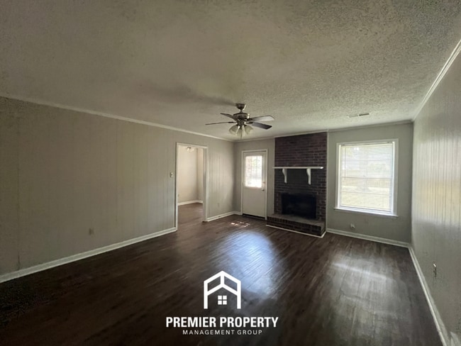 Building Photo - 5999 Pebblehill Dr