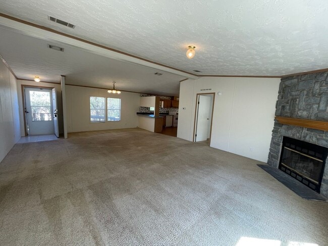 Building Photo - Oak Meadows 3-bedroom 2-bathroom house sit...