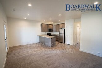 Building Photo - 440 1625 N