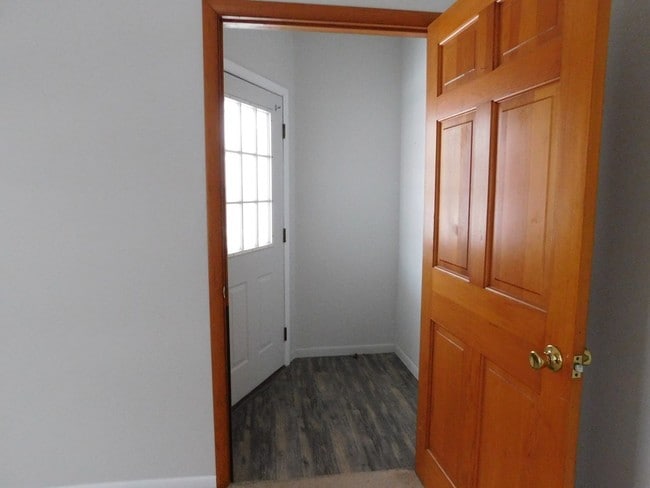 Building Photo - 407 Roe Ave