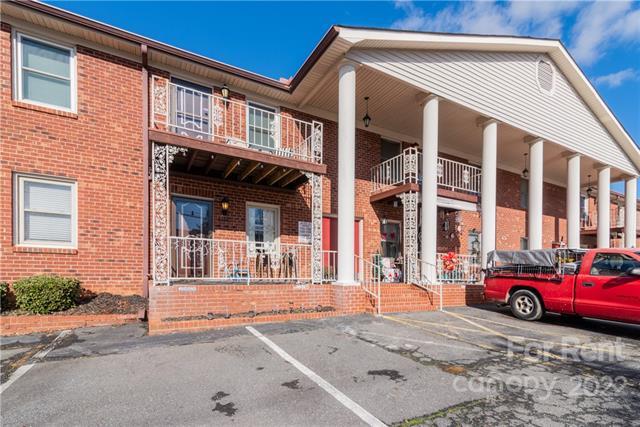 Foto principal - 116 Briarcliff Dr