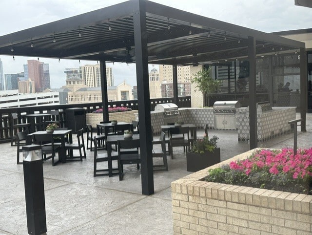 Building Photo - 2016 Main St