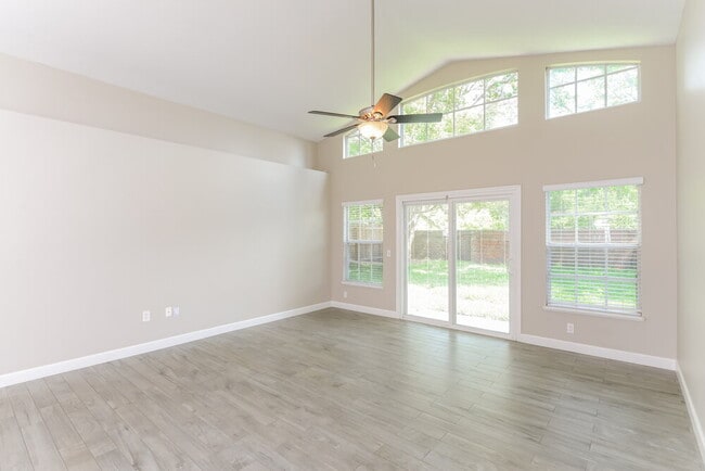 Building Photo - 3019 Dellcrest Pl