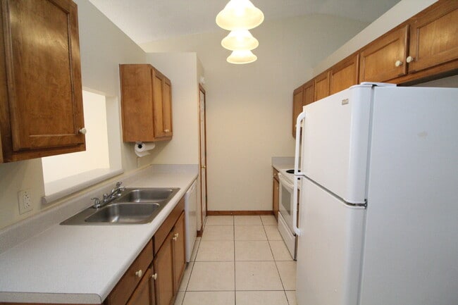 Building Photo - Coastal Living in Gulf Breeze! Spacious 2B...