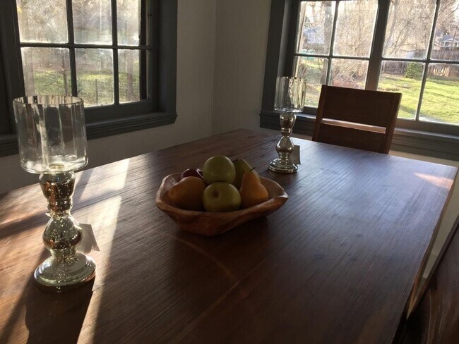 Building Photo - CHARMING 3 BED/2 BATH HOME IN OLD TOWN