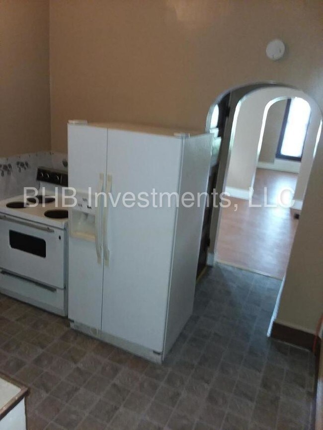 Building Photo - 1023 E Raymond St