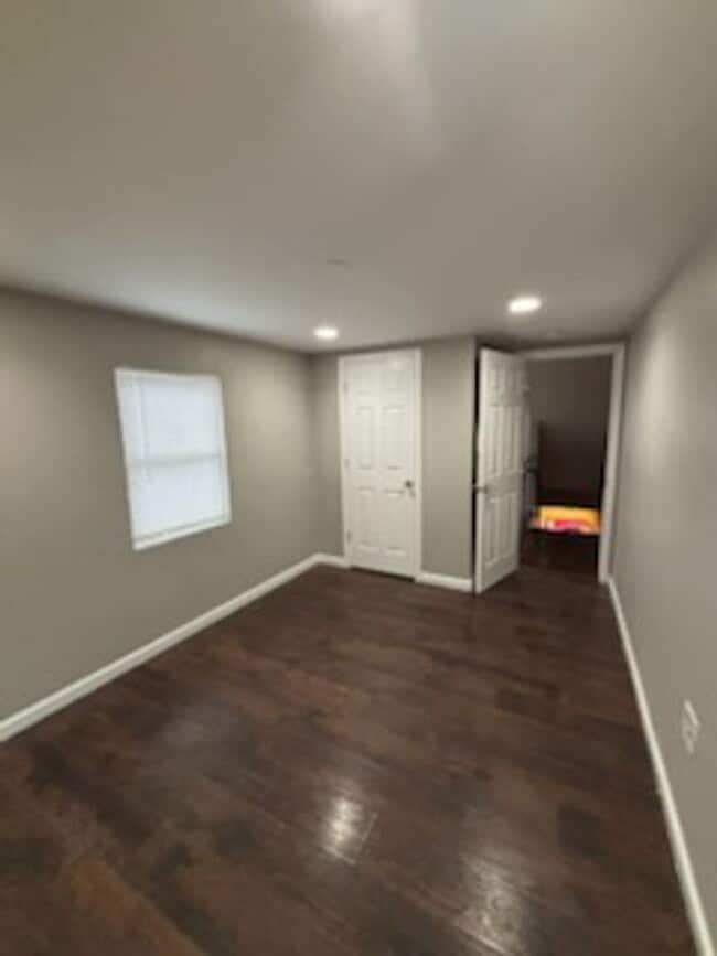 Building Photo - 24 E Silver St