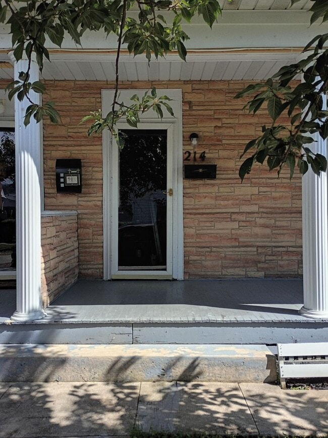 Building Photo - 214 Grand Ave