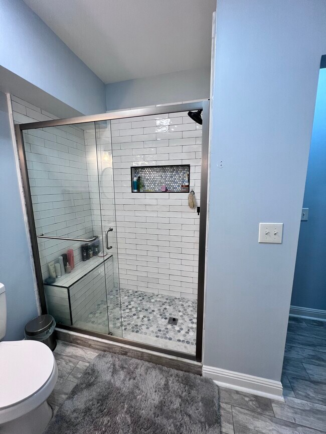Building Photo - 5009 El Molino Dr