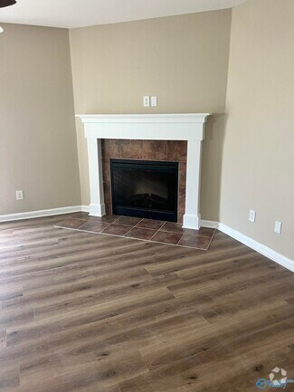 Building Photo - 3061 Castlecreek Dr SW