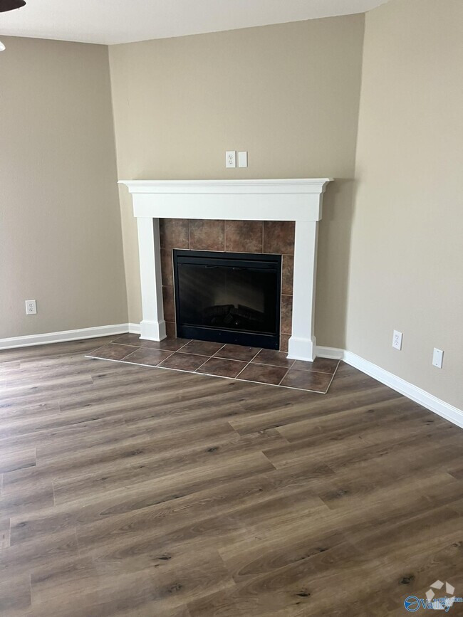 Building Photo - 3061 Castlecreek Dr SW
