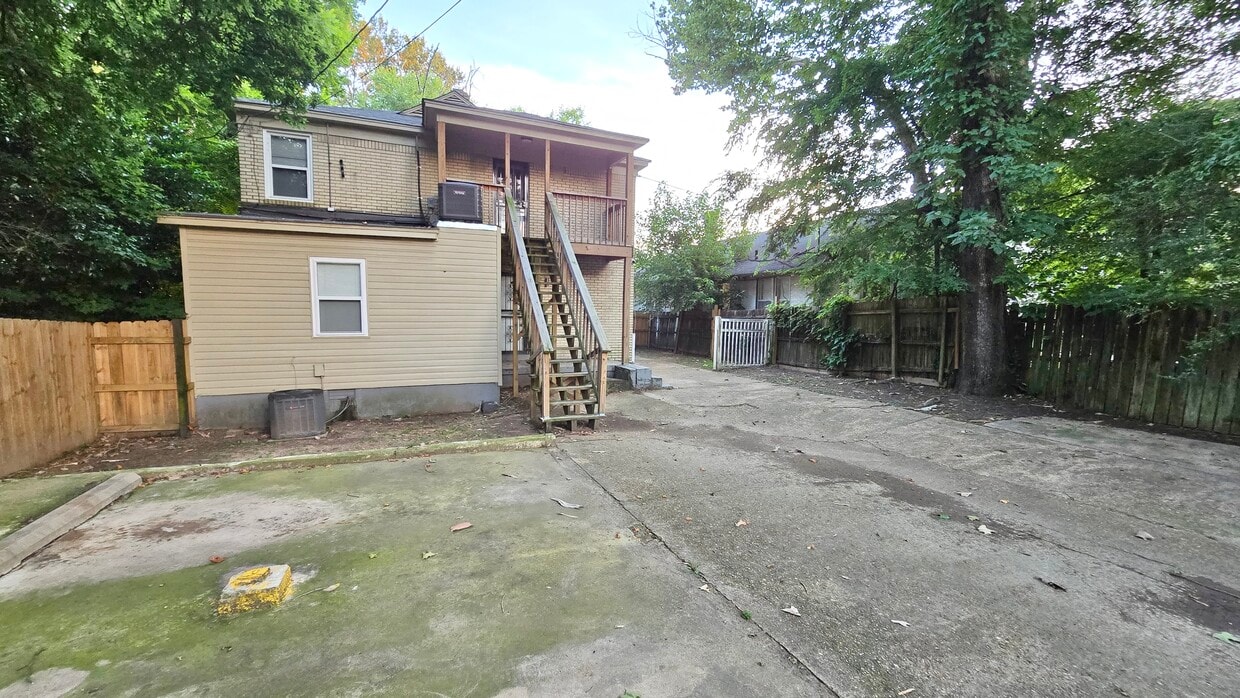 Building Photo - 1540 Tutwiler Ave