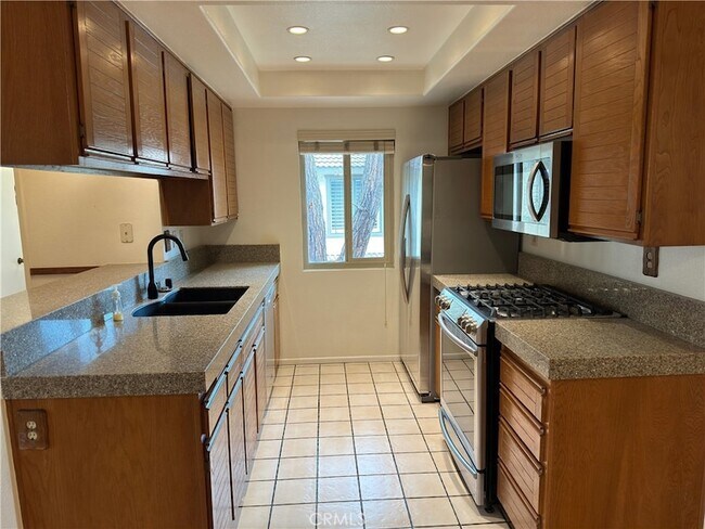 Building Photo - 25221 Tanoak Ln