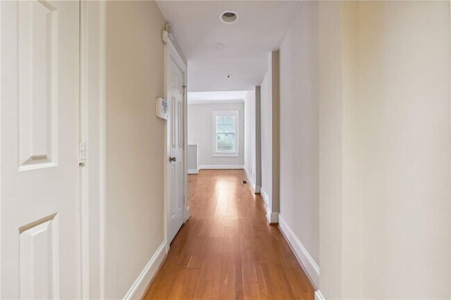 Building Photo - 2855 Peachtree Rd NE
