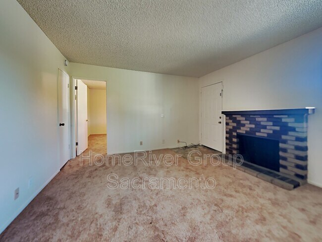 Building Photo - 88 Del Vista Cir