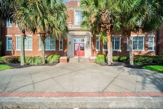 Building Photo - 705 Maple St