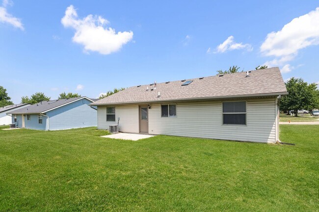 Foto del edificio - Check out this 3 bed 1.5 bath single family home in Springfield!