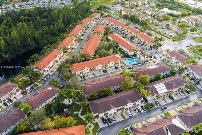 Foto del edificio - 21211 NW 14th Pl