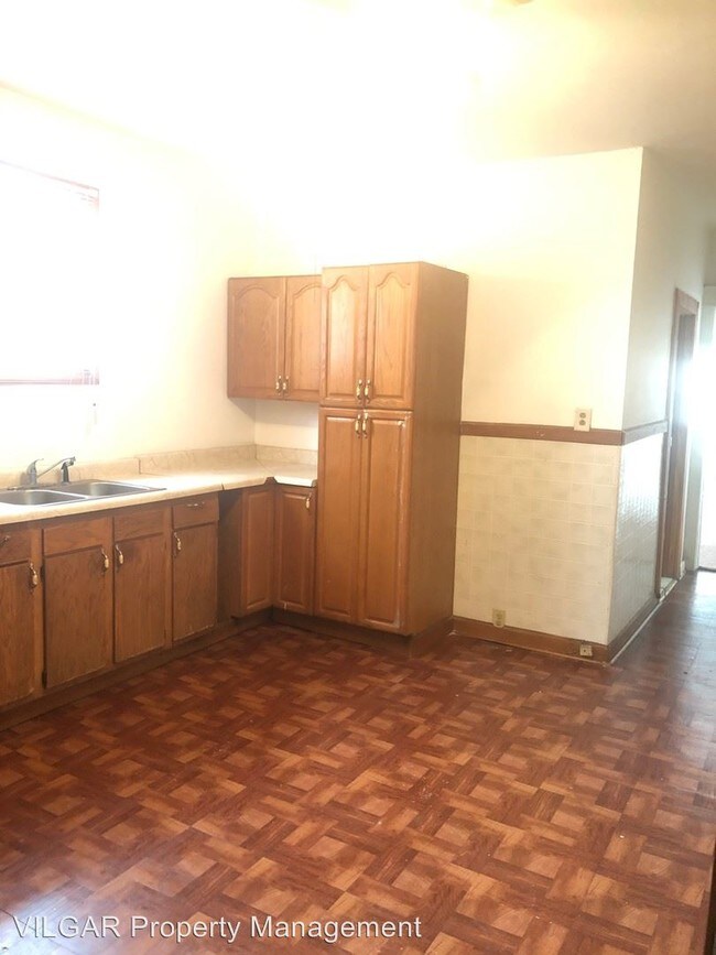 Building Photo - 4832 Magoun Ave