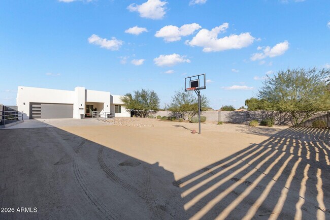 Building Photo - 2252 E South Mountain Ave
