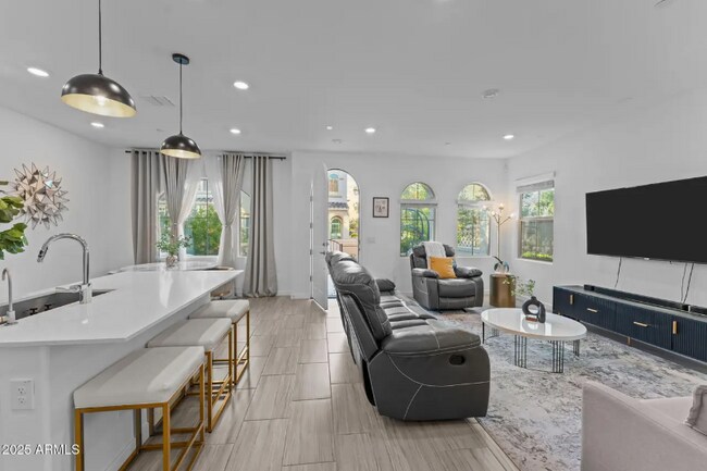 Building Photo - 4077 S Sabrina Dr