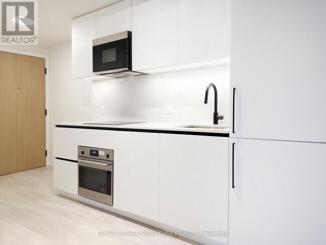 Building Photo - 35 Parliament St