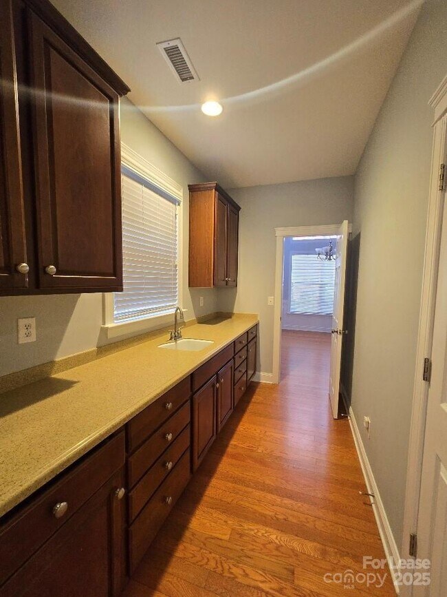 Foto del edificio - 1188 Stonedown Ln