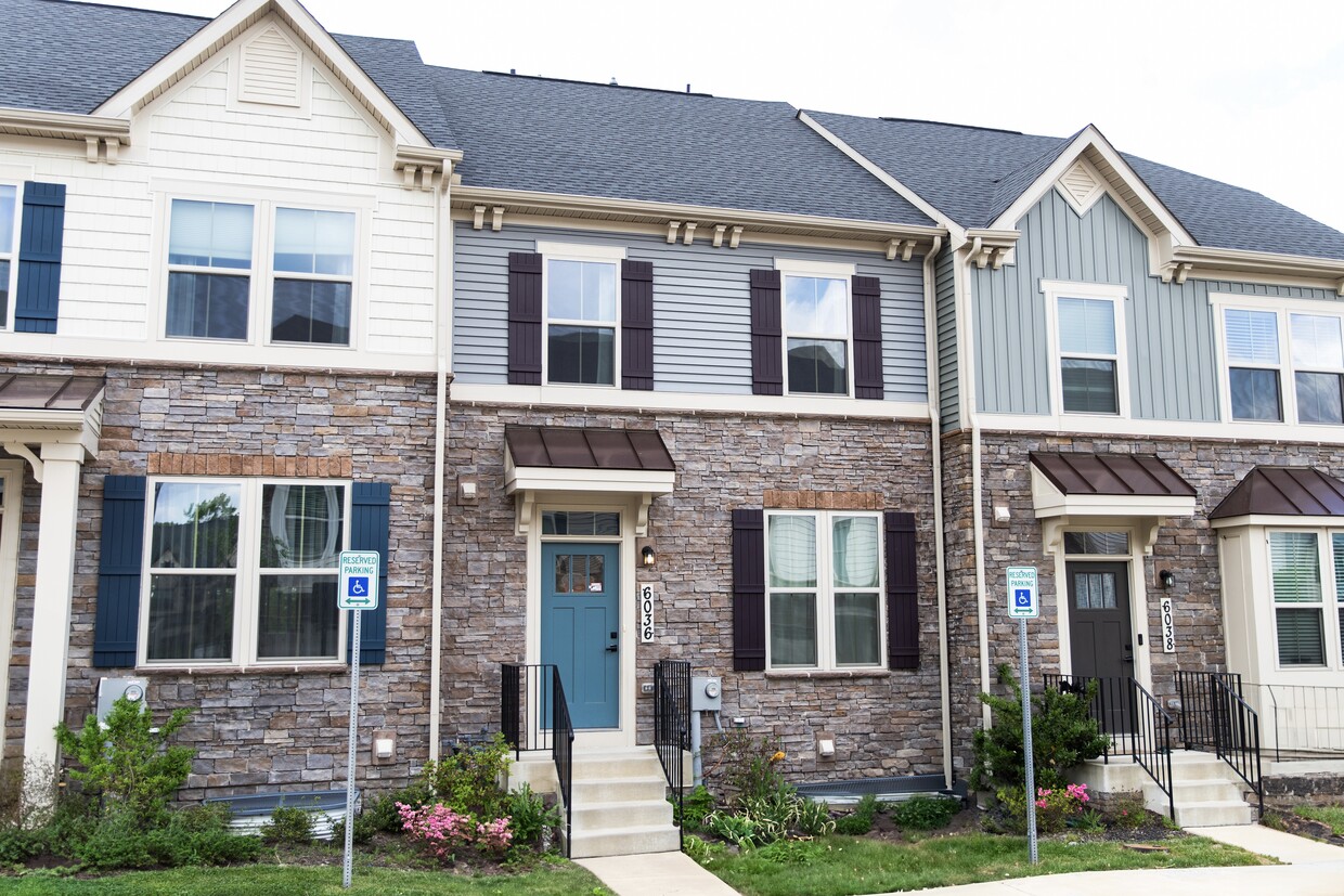 Foto principal - 6036 Goshawk St
