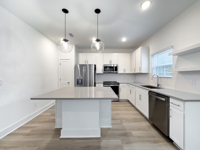 Building Photo - 126 Kingswood Cir