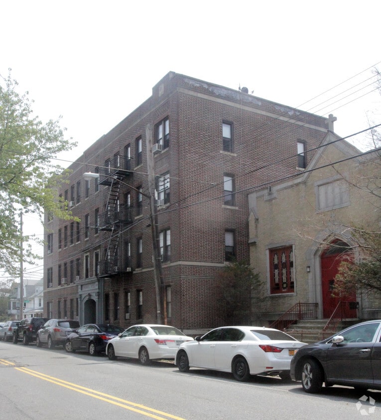 Building Photo - 2018 Voorhies Ave