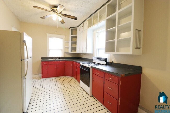 Foto del edificio - 3 Bedroom Home Available!