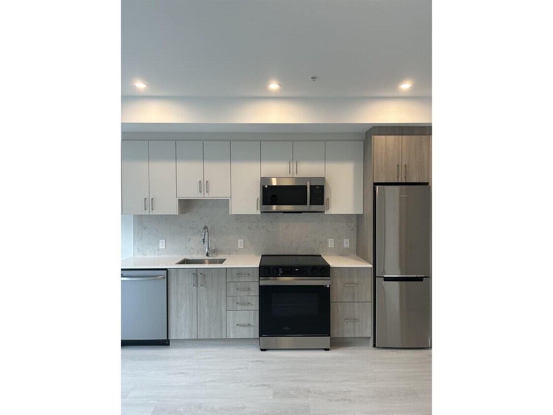 Photo principale - 13858-E108 108 Ave