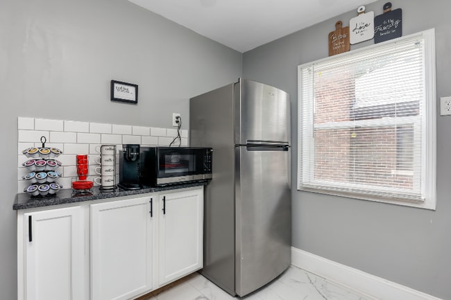 Foto del edificio - 3638 Bedford St