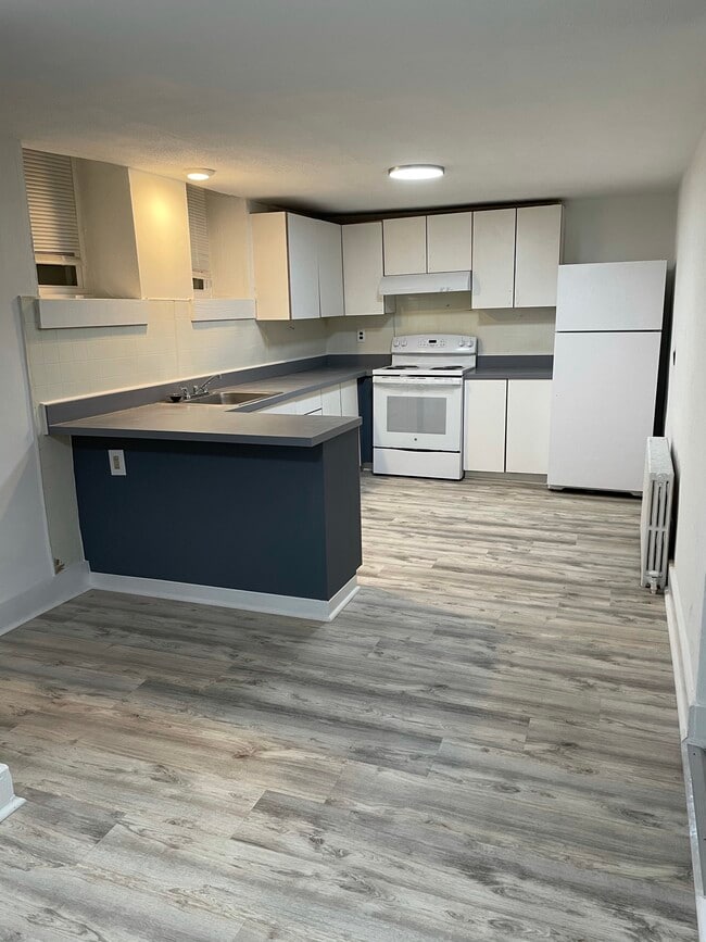 Huge KItchen - 126 Norwood St
