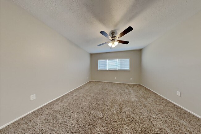 Foto del edificio - 21606 Crescent Heights St
