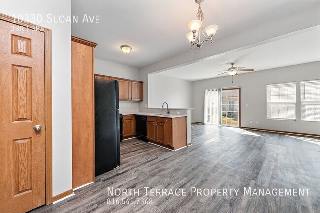 Building Photo - Gorgeous, Updated 3BR Townhouse in Kansas ...