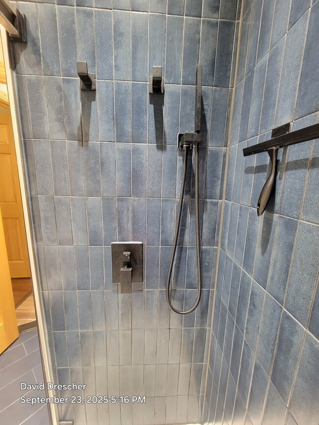 Shower - 28 Willowdale Ave