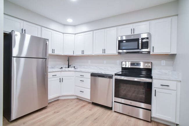 Building Photo - Carriage Hill Apartments