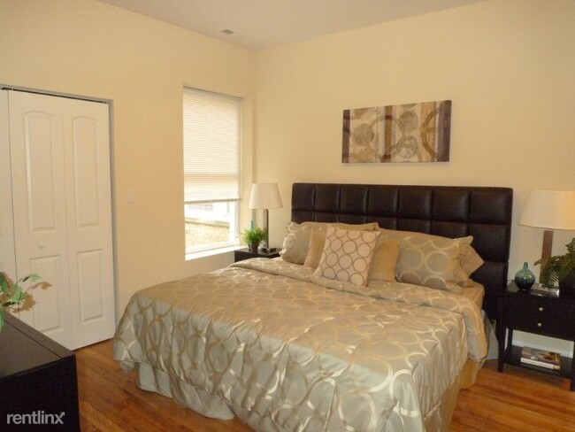 Building Photo - 3 br, 2 bath Apartment - 5442 S Woodlawn