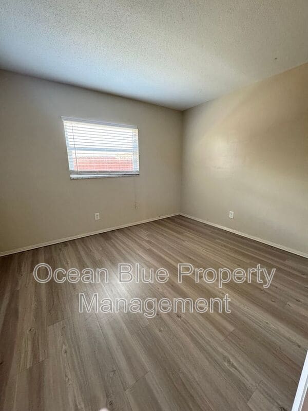 Building Photo - 311 S Arcturas Ave