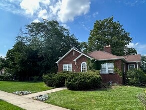 Building Photo - 994 Greenview Ave