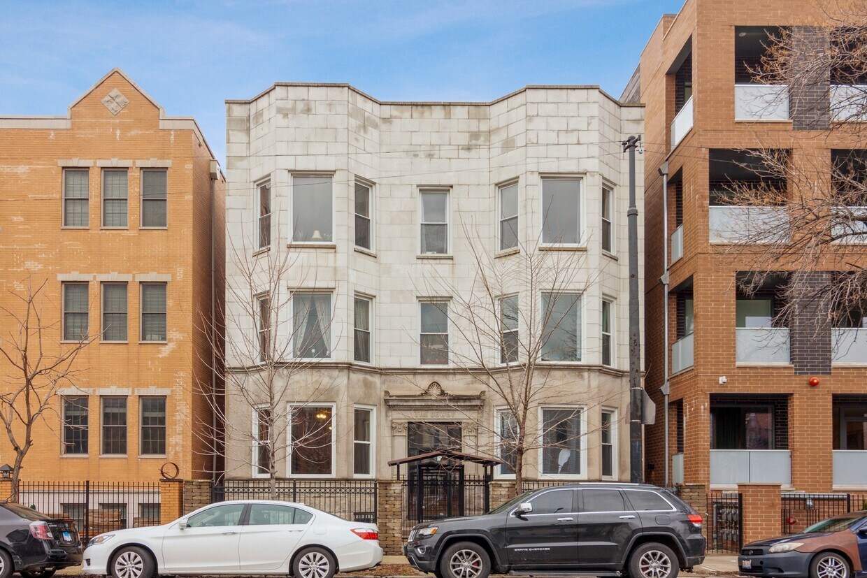 Primary Photo - 2114 N California Ave
