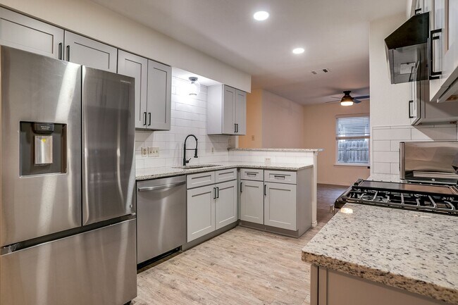 Building Photo - 12714 Covington Trail