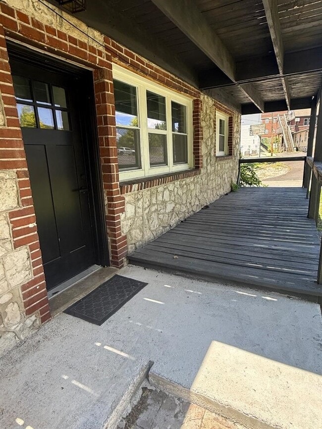 Foto del edificio - 709 Ridgecrest Way