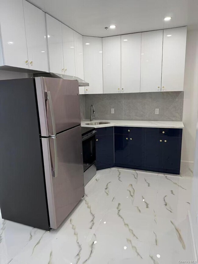 Foto del edificio - 86-05 Britton Ave