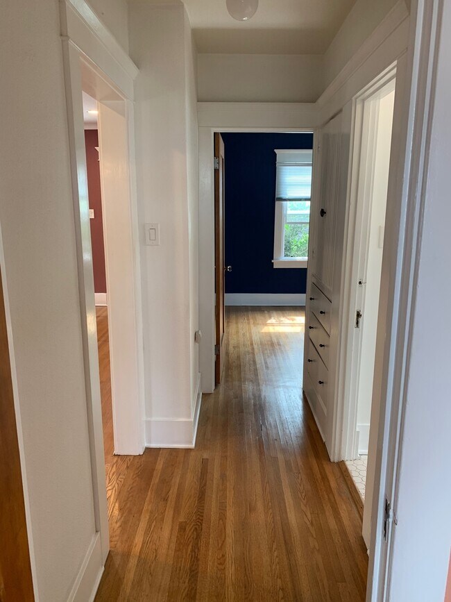 Foto del edificio - Charming Home in Alamitos Heights – Full o...