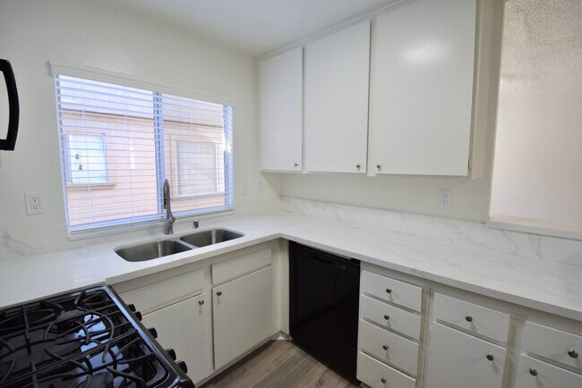 Foto del edificio - 21350 Parthenia St