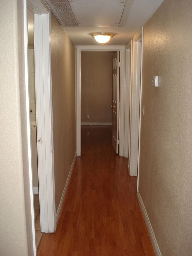 Foto del edificio - WONDERFUL CONDO FEATURING 3 BEDROOMS; CLOS...
