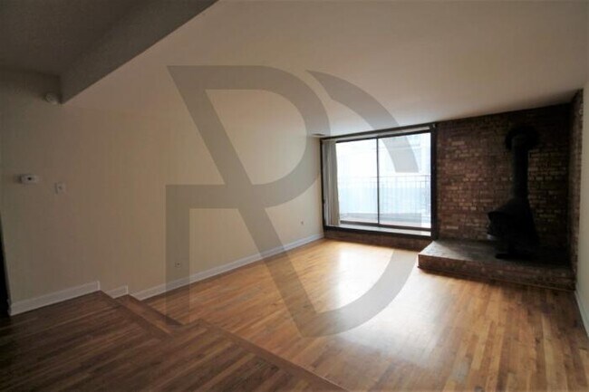 Foto del edificio - 2 bedroom in CHICAGO IL 60610