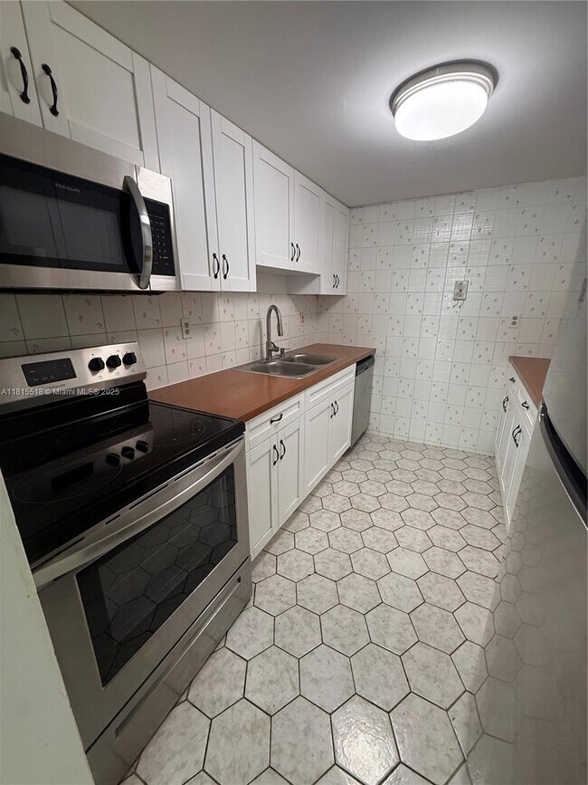 Foto del edificio - 750 NW 43rd Ave